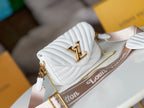LV 25S WAVE MULTI POCHETTE 19 IN WHITE CALFSKIN GOLD HARDWARE