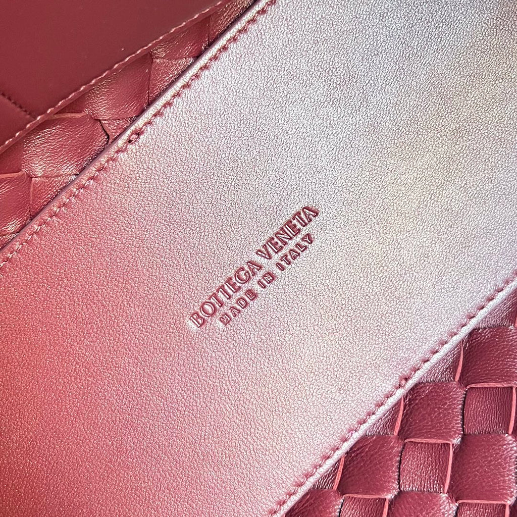 MEDIUM ANDIAMO 32 IN BURGUNDER LAMMLEDER