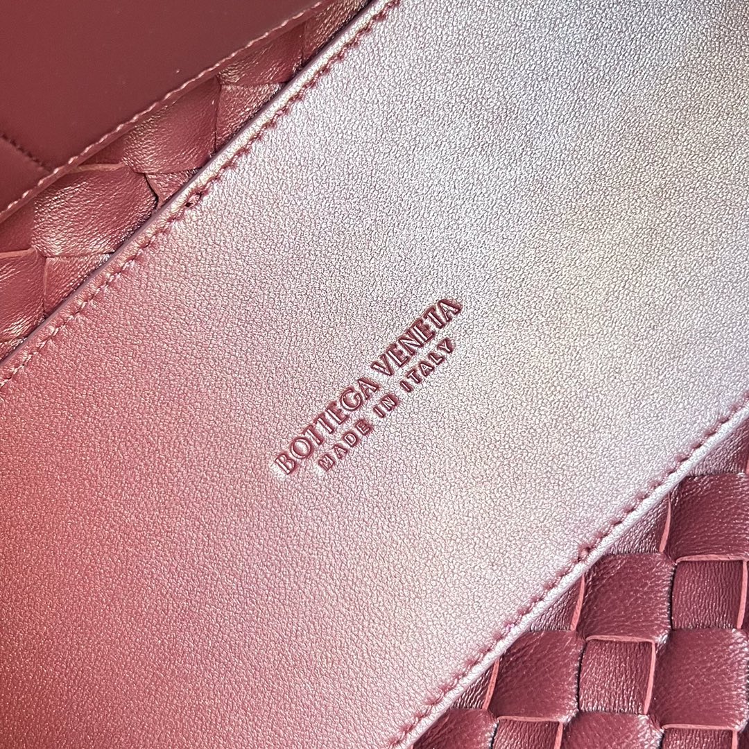 MEDIUM ANDIAMO 32 IN BURGUNDER LAMMLEDER