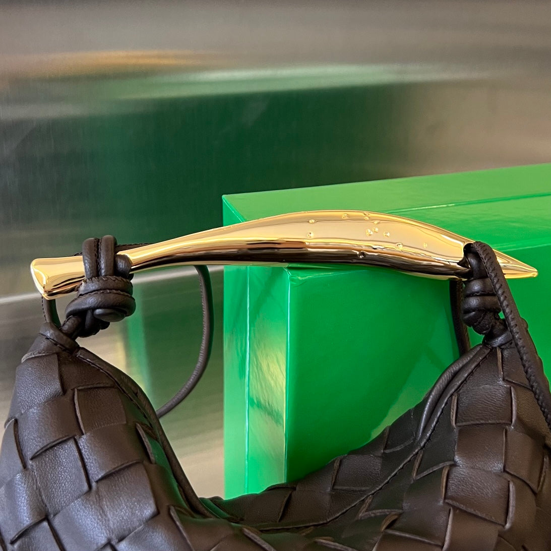 SARDINE 20 MIT KETTE IN SCHWARZEM LAMMLEDER