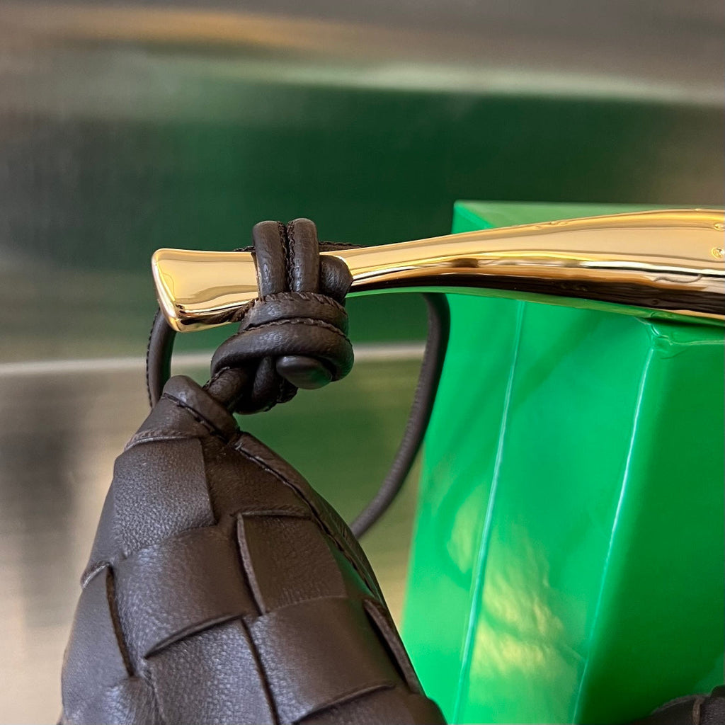 SARDINE 20 MIT KETTE IN SCHWARZEM LAMMLEDER