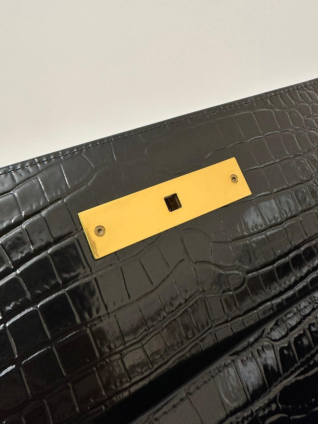 MANHATTAN 29 TOP-HANDLE IN SCHWARZEM KROKODIL-KALBLEDER