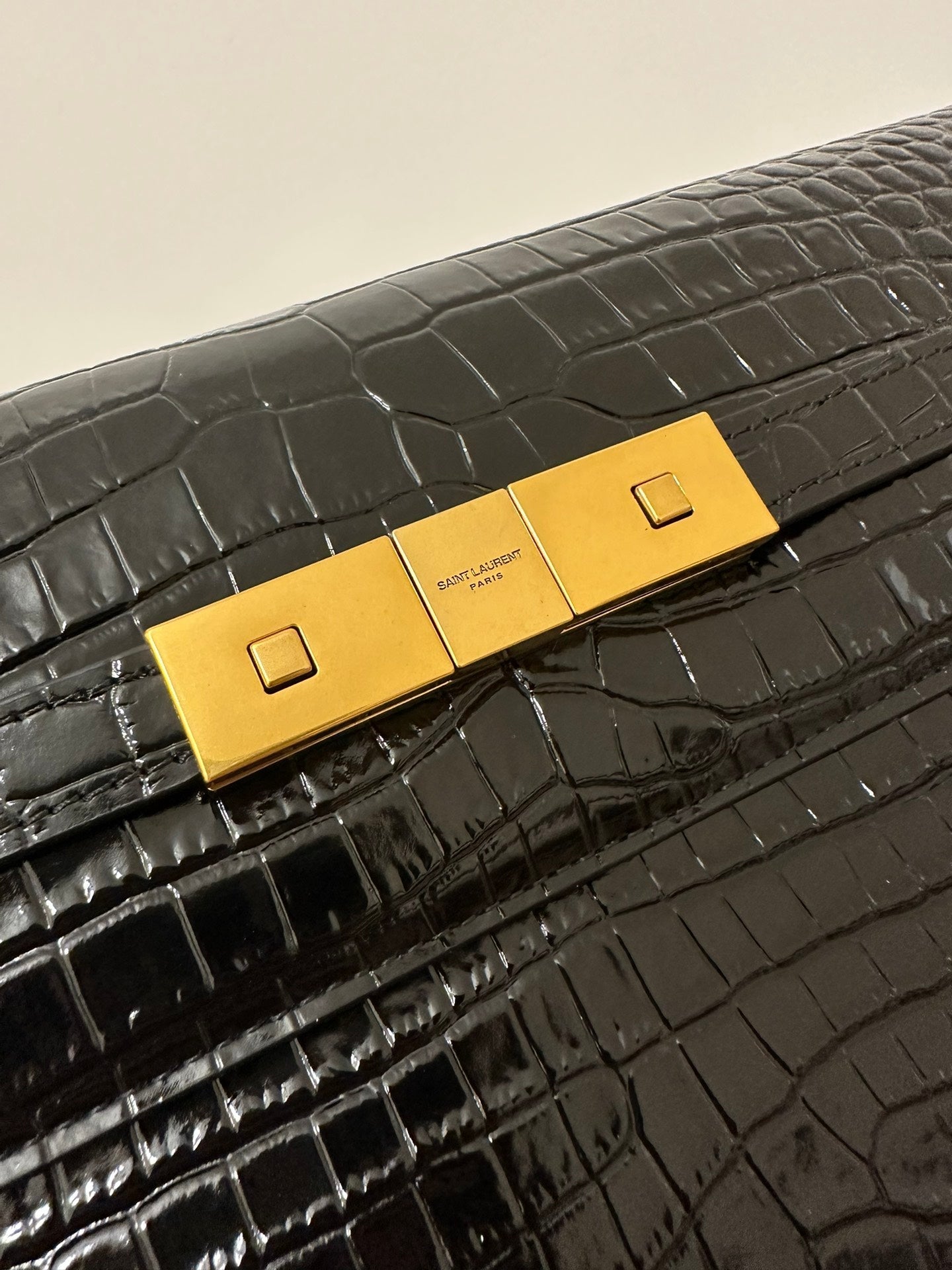 MANHATTAN 29 TOP-HANDLE IN SCHWARZEM KROKODIL-KALBLEDER