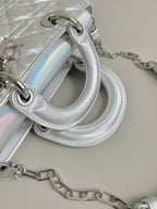 D-JOY Tasche 22 in silbernem Lammleder