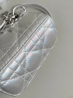 D-JOY Tasche 22 in silbernem Lammleder