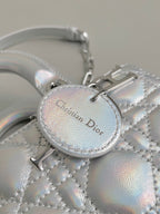 D-JOY Tasche 22 in silbernem Lammleder