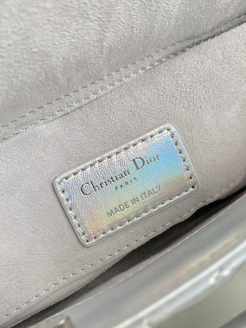 D-JOY Tasche 22 in silbernem Lammleder