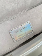 D-JOY Tasche 22 in silbernem Lammleder