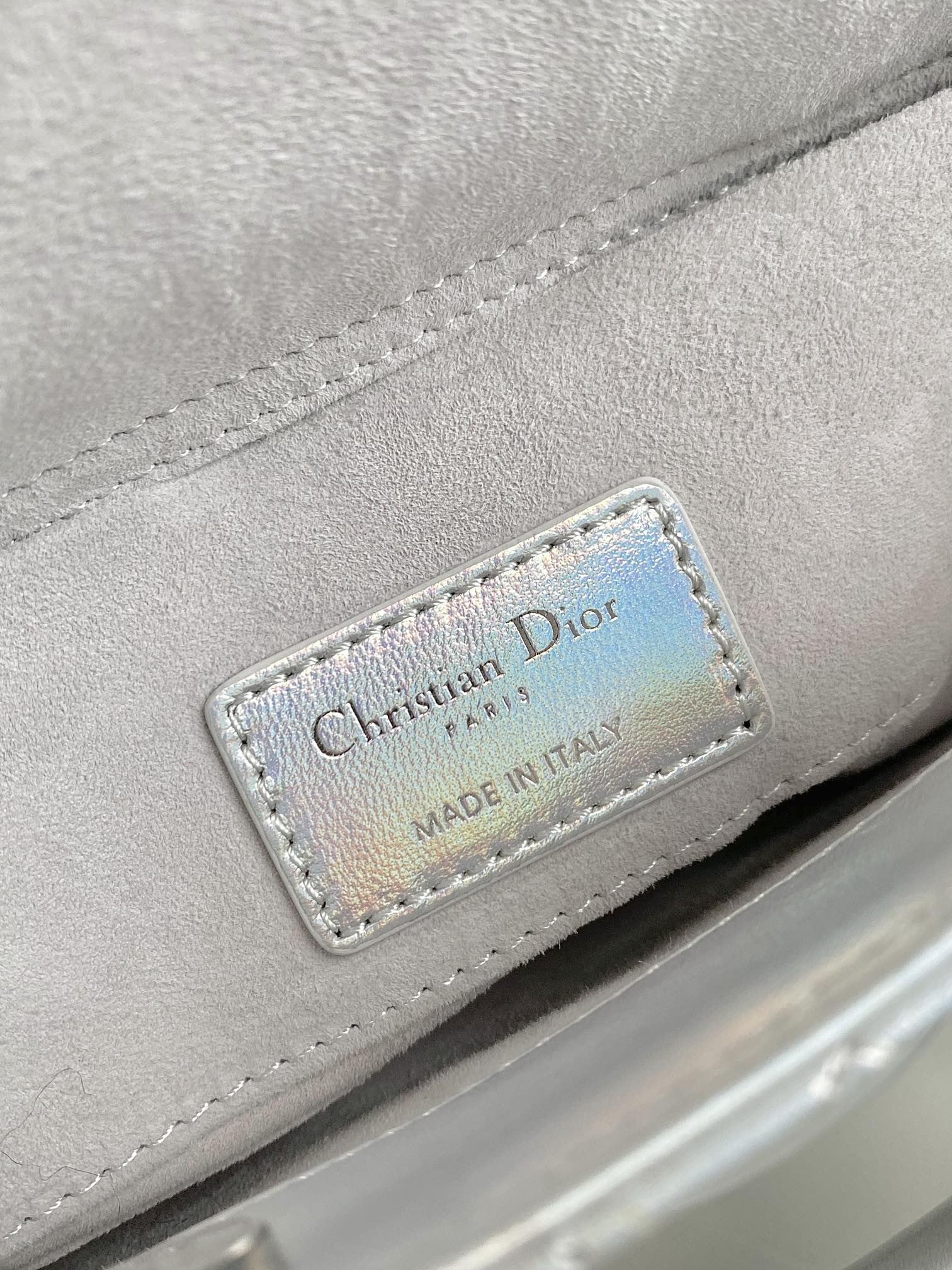 D-JOY Tasche 22 in silbernem Lammleder