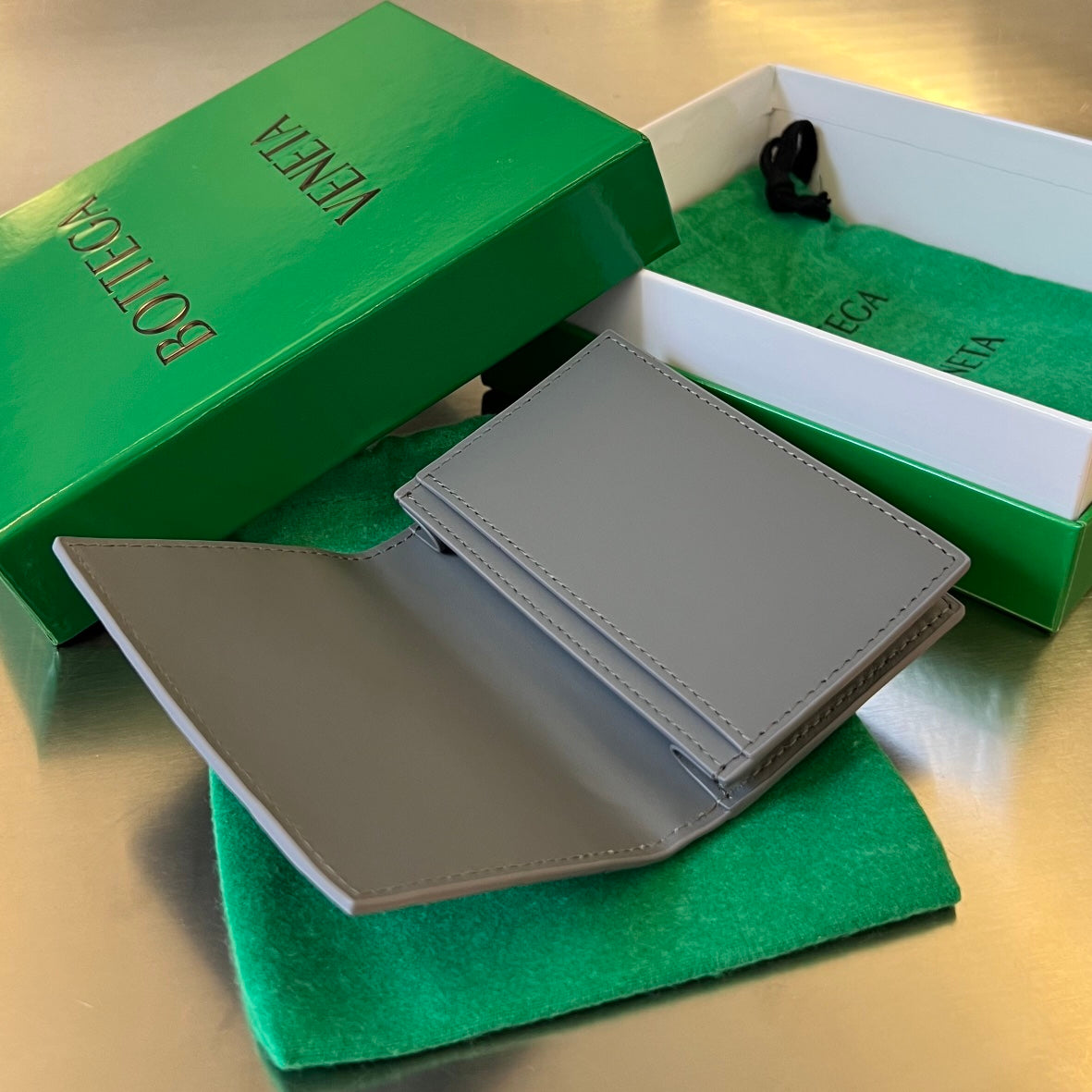 INTRECCIATO BUSINESS 11 GRAUES KALBSLEDER-KARTENHÜLLE