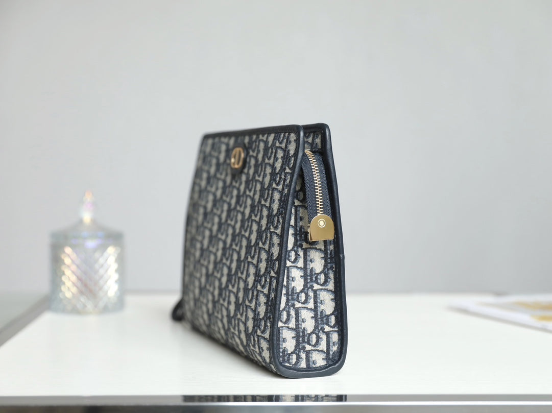 Buchtasche 26 in Schwarz, schräges Jacquardmuster