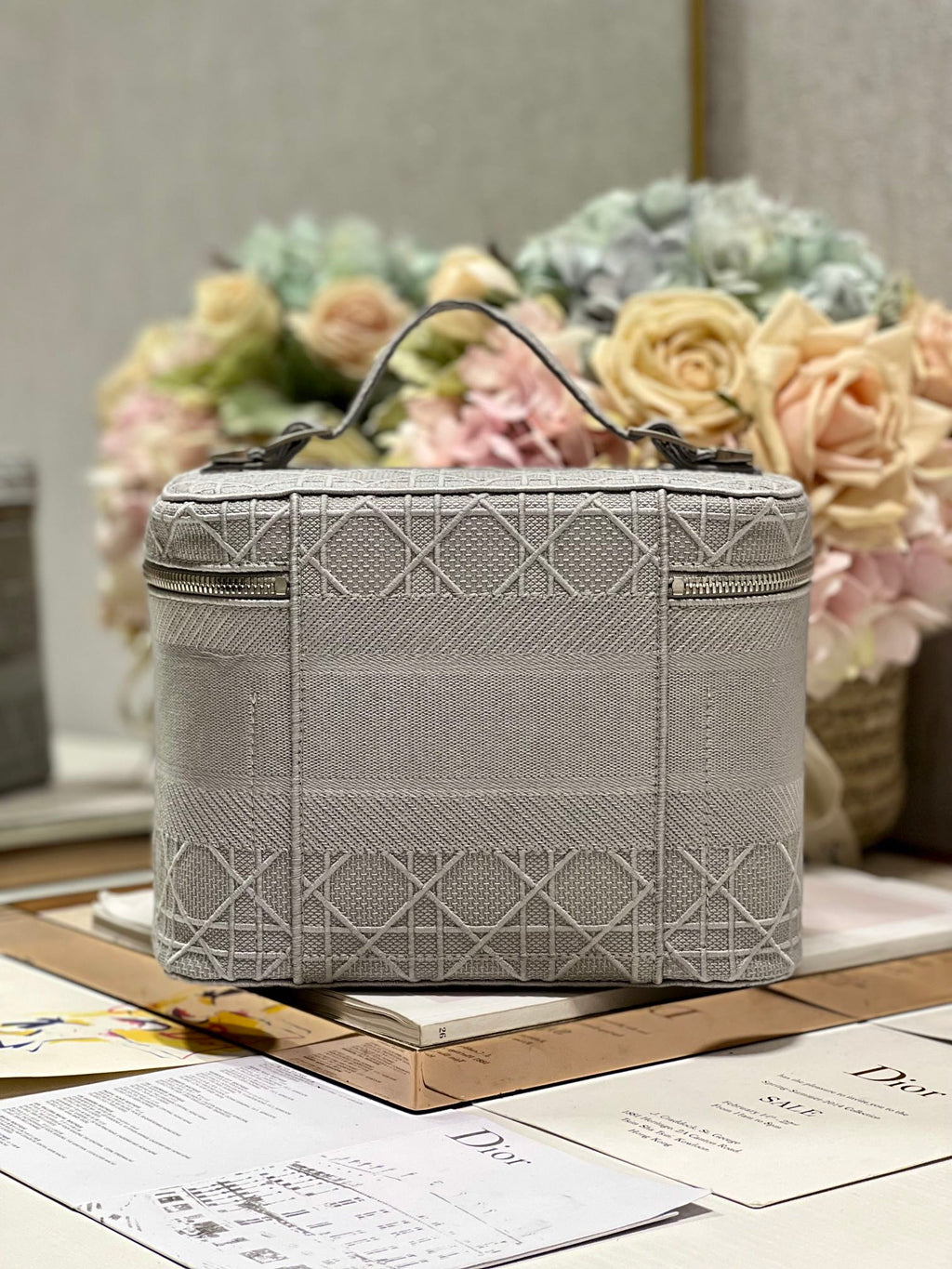 Kleiner 25-g-Reisekosmetikkoffer mit Schultergurt, Taubengrau