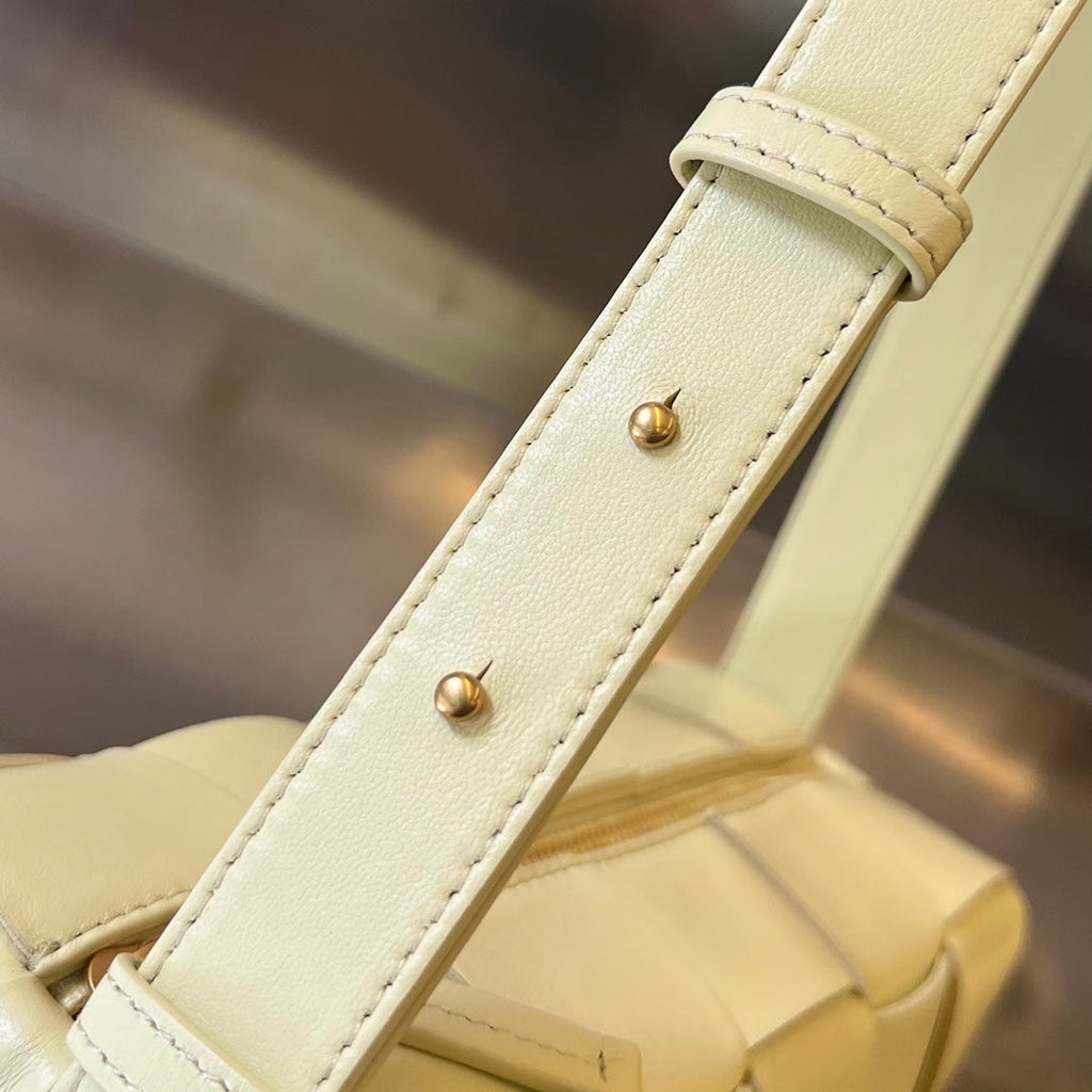 BRICK CASSETTE 28 IN PASTELGELBES KALBSLEDER