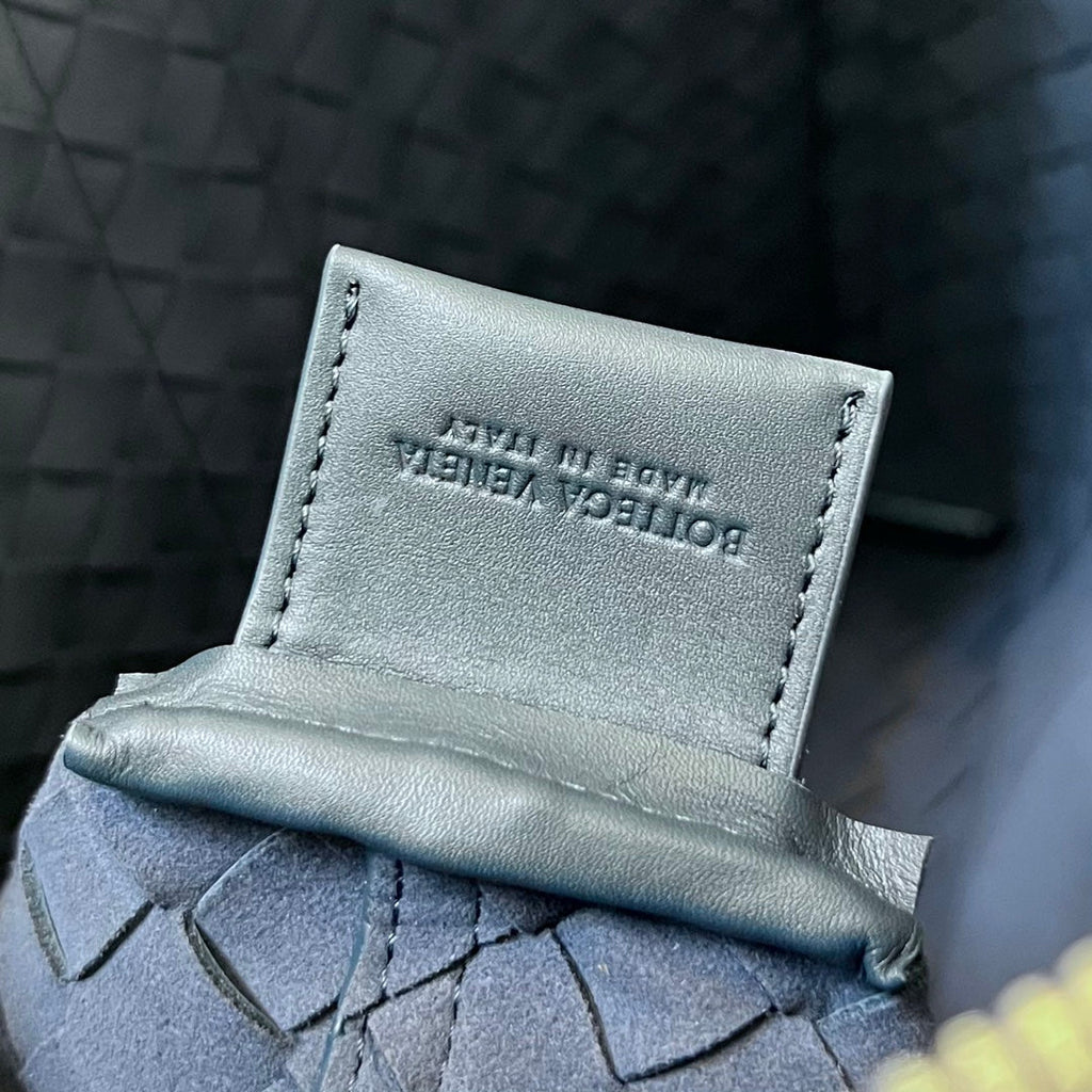 Schlanke Intrecciato Aktentasche 36, schieferfarbenes Kalbsleder