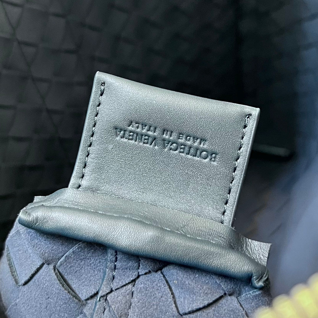 Schlanke Intrecciato Aktentasche 36, schieferfarbenes Kalbsleder