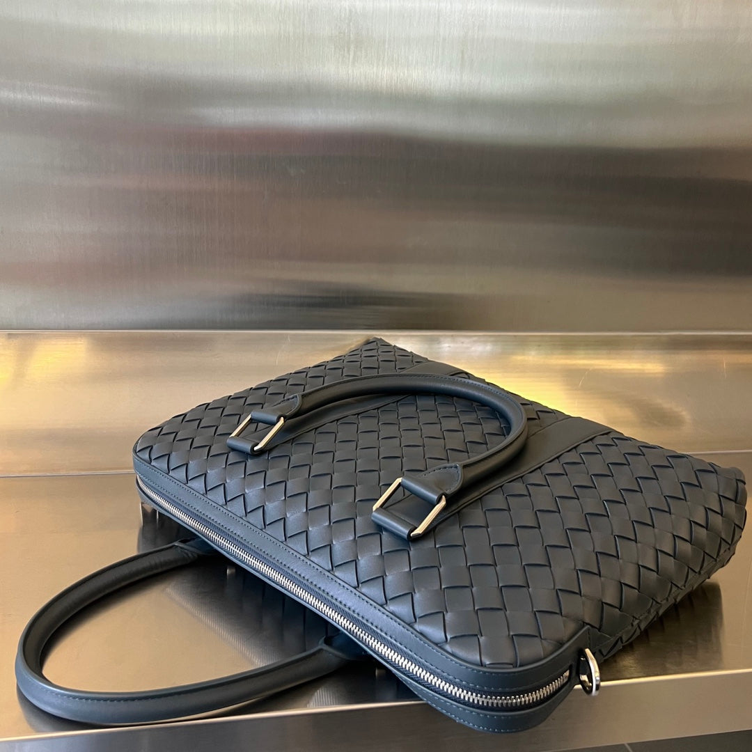 Schlanke Intrecciato Aktentasche 36, schieferfarbenes Kalbsleder