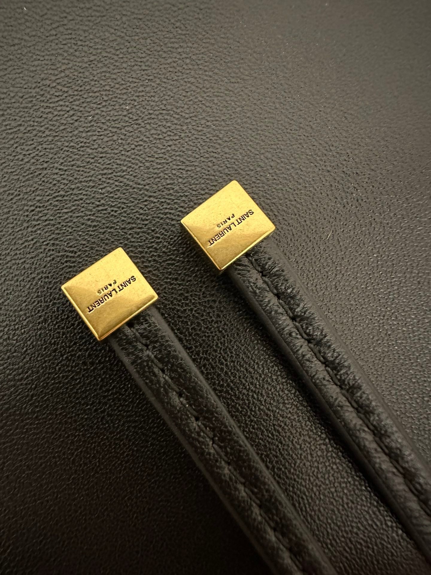 JAMIE 43 GROSS LAMMFELL SCHWARZ