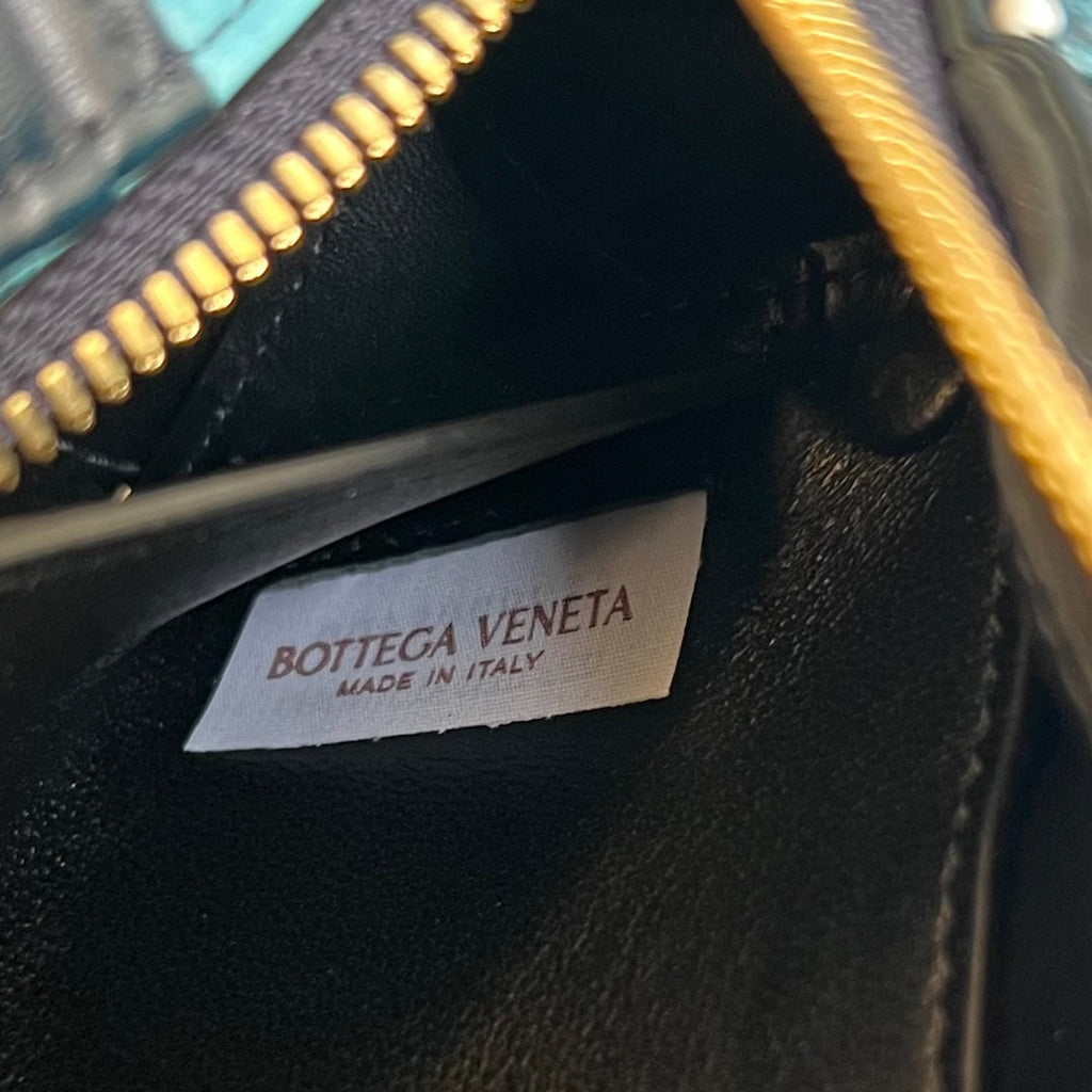 Kleine Brick-Kassette, 23 Zoll, Himmelblau-Mix, schwarzes Lammfell