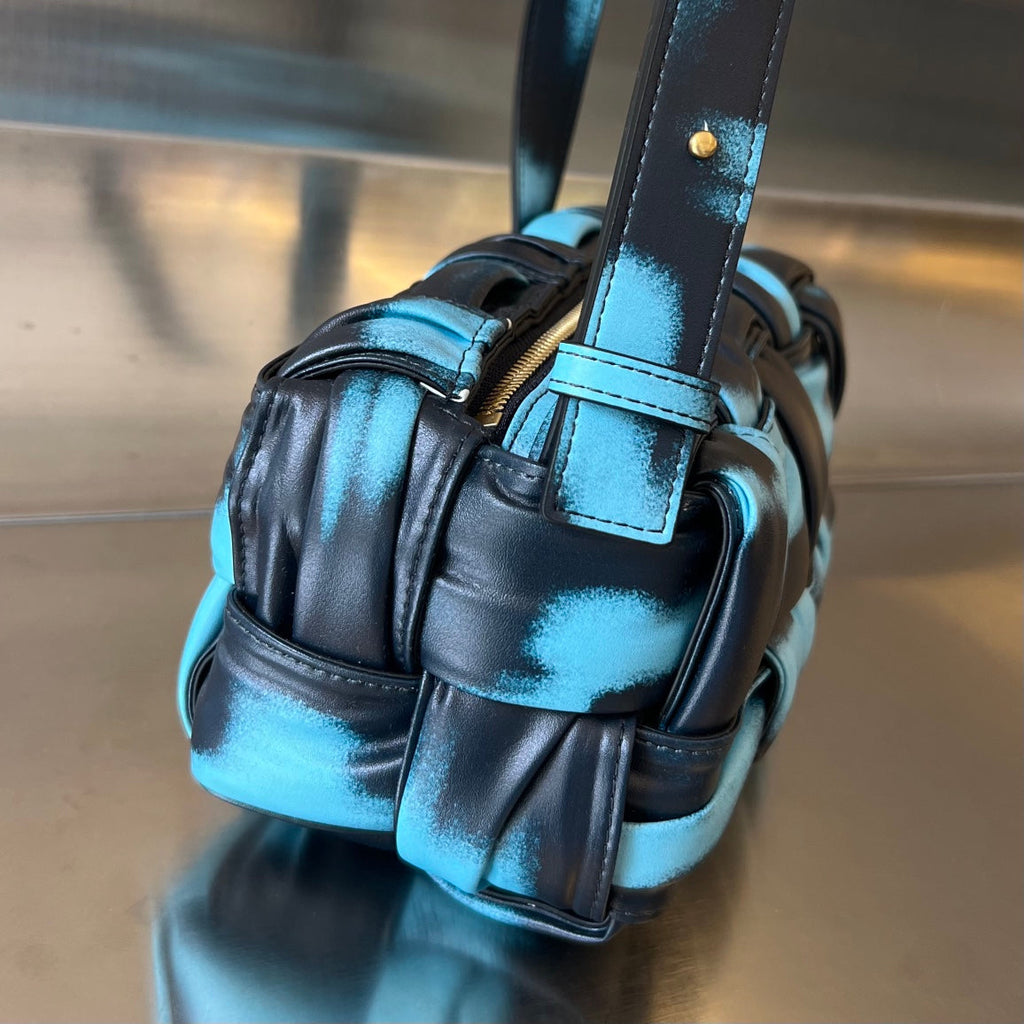 Kleine Brick-Kassette, 23 Zoll, Himmelblau-Mix, schwarzes Lammfell