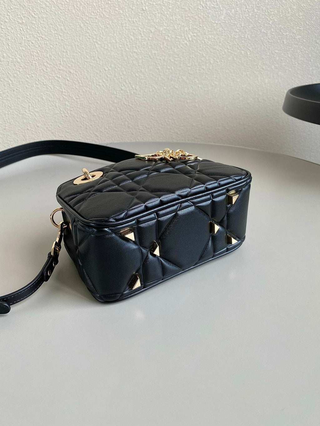 MINI LADY 19 TASCHE AUS SCHWARZEM LAMMLEDER