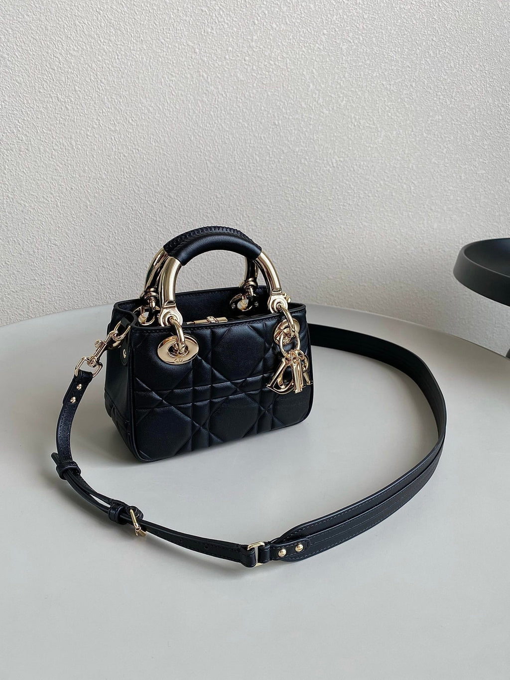 MINI LADY 19 TASCHE AUS SCHWARZEM LAMMLEDER