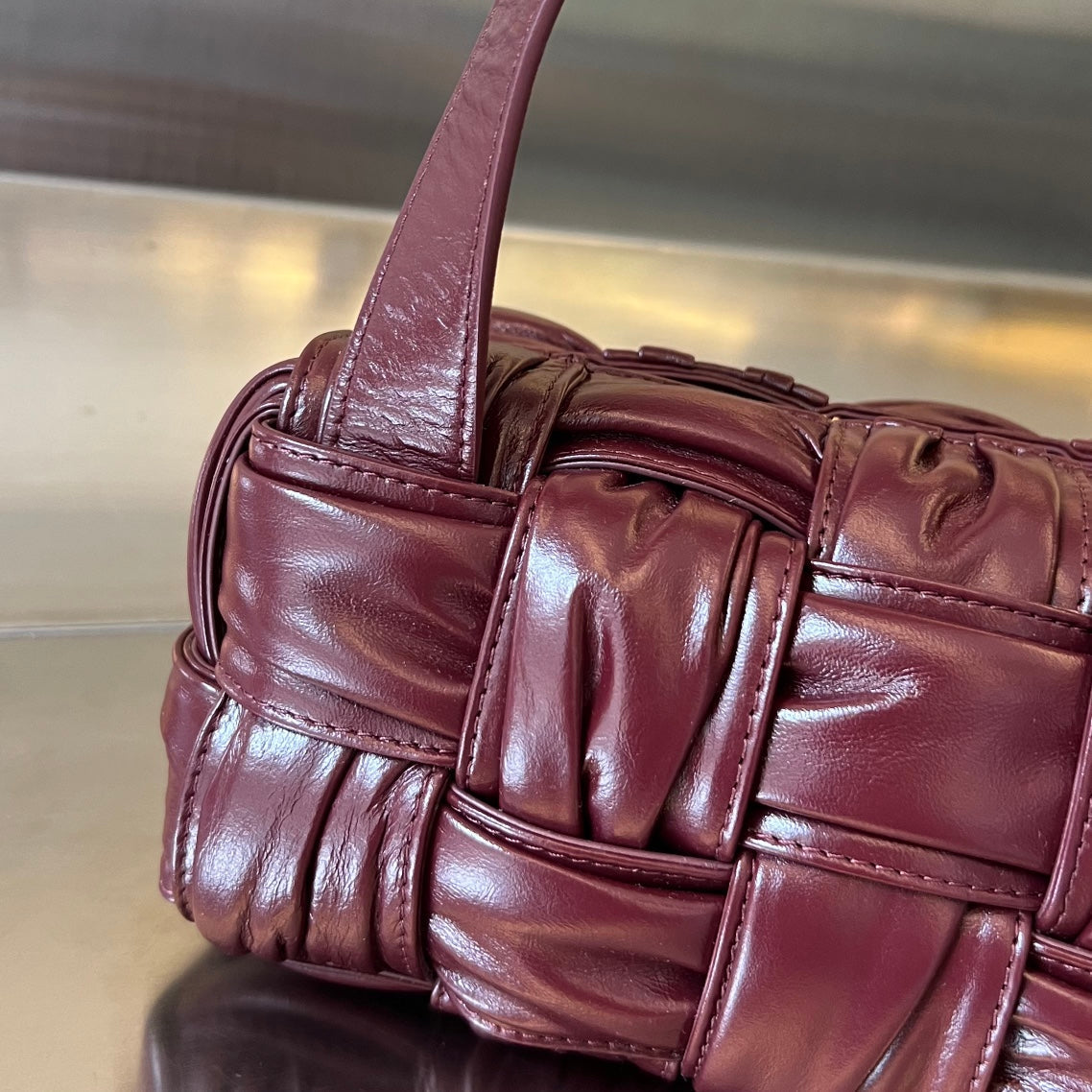 Kleine Brick-Kassette, 23 Zoll, weinrot, weiches Lammfell