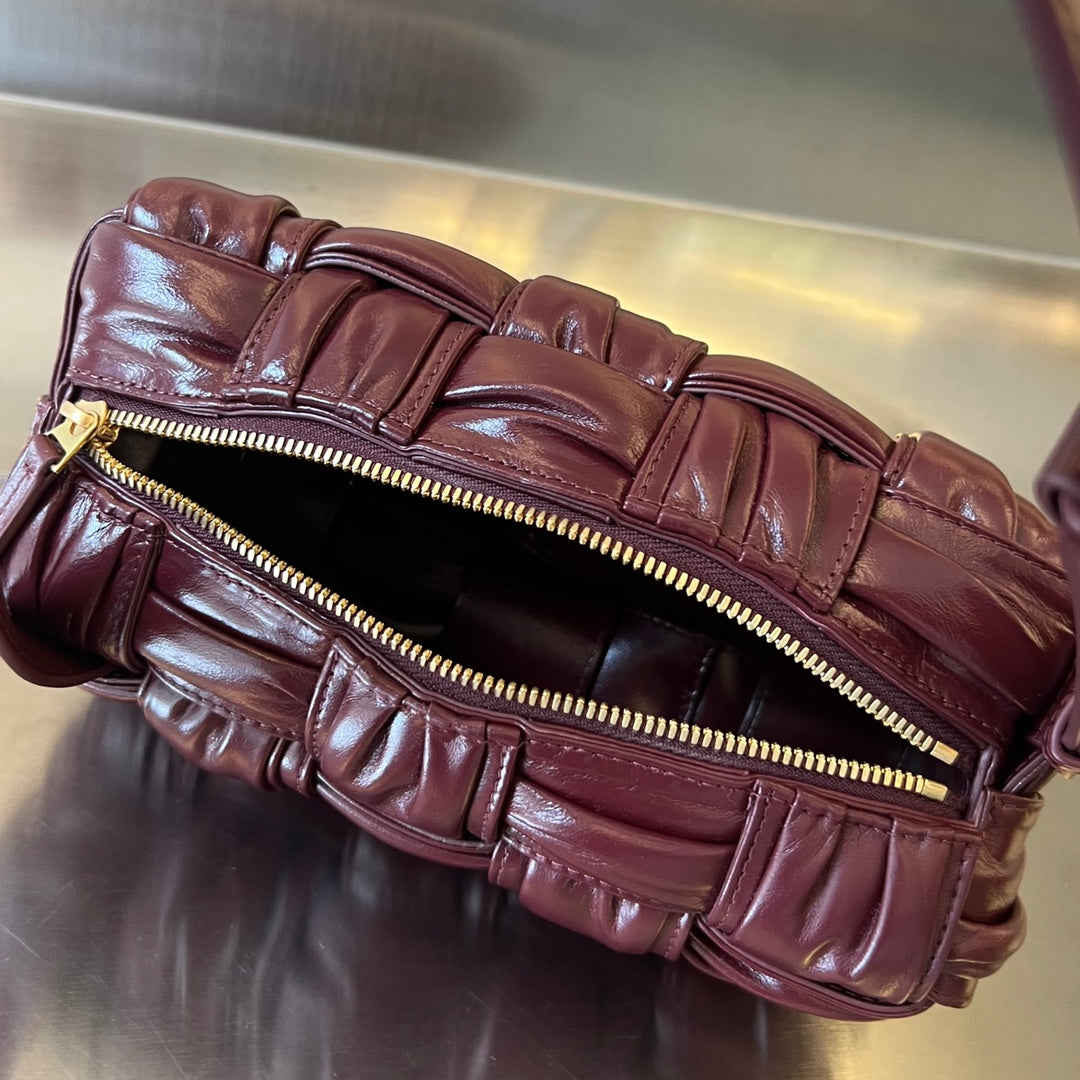 Kleine Brick-Kassette, 23 Zoll, weinrot, weiches Lammfell