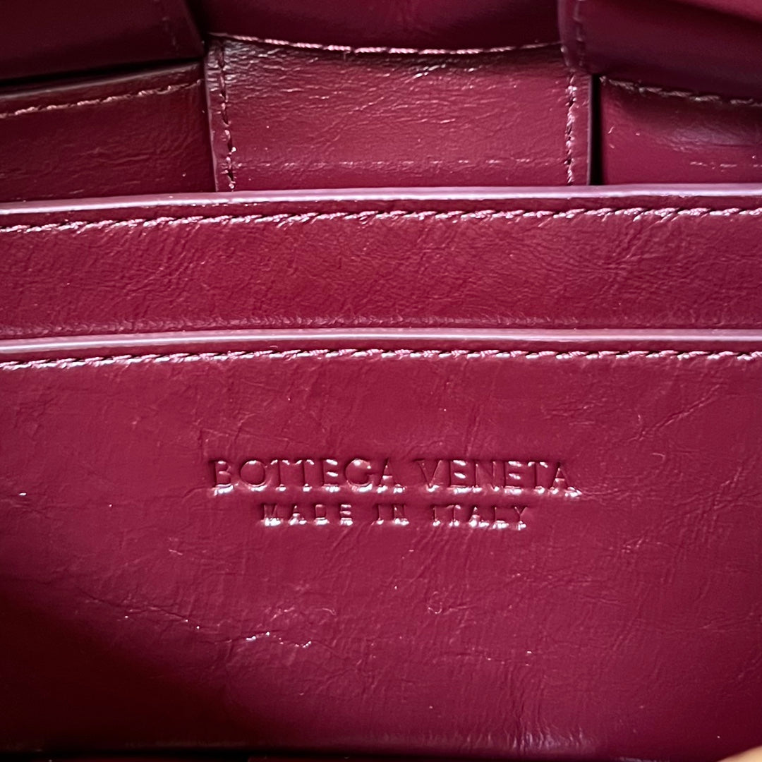 Kleine Brick-Kassette, 23 Zoll, weinrot, weiches Lammfell