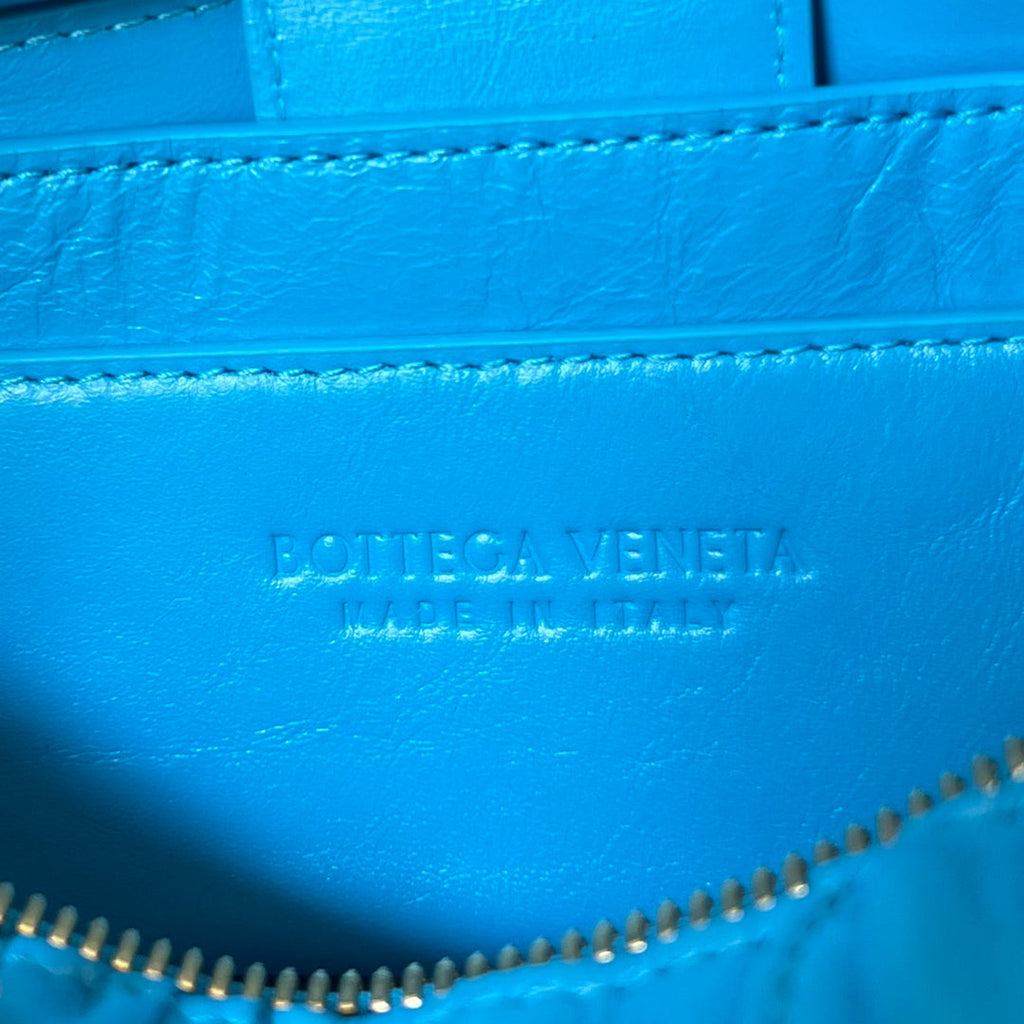 Kleine Brick-Kassette, 23 Zoll, hellblau, weiches Lammfell