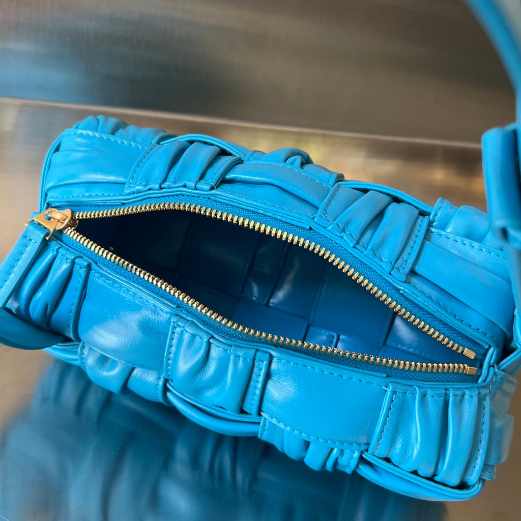 Kleine Brick-Kassette, 23 Zoll, hellblau, weiches Lammfell