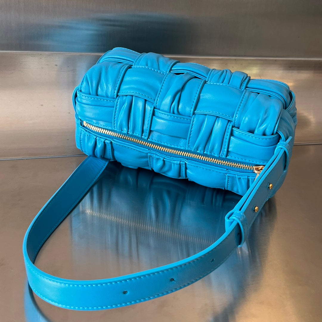 Kleine Brick-Kassette, 23 Zoll, hellblau, weiches Lammfell