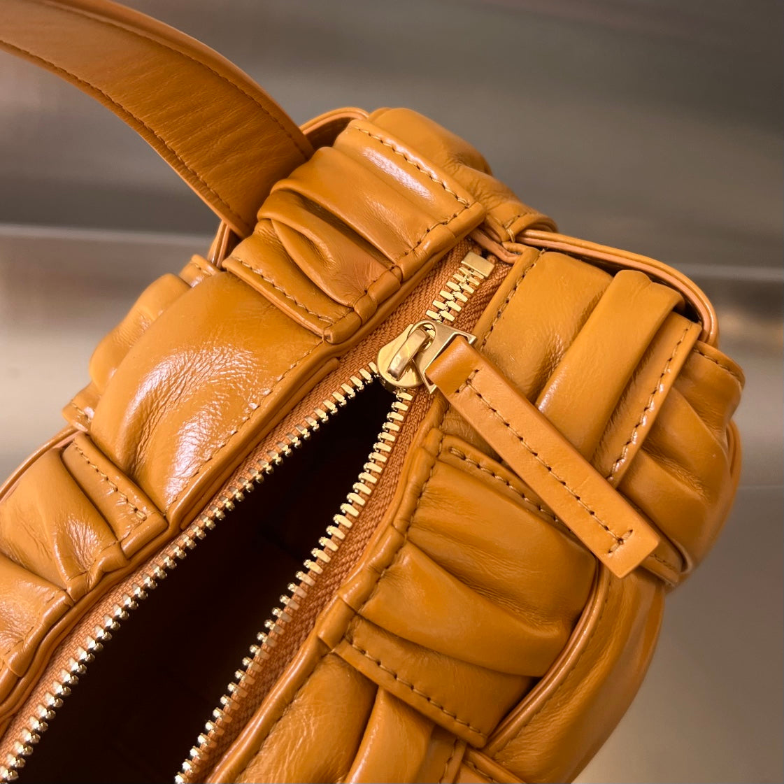 Kleine Brick-Kassette, 23 Zoll, Sandsteinorange, weiches Lammfell