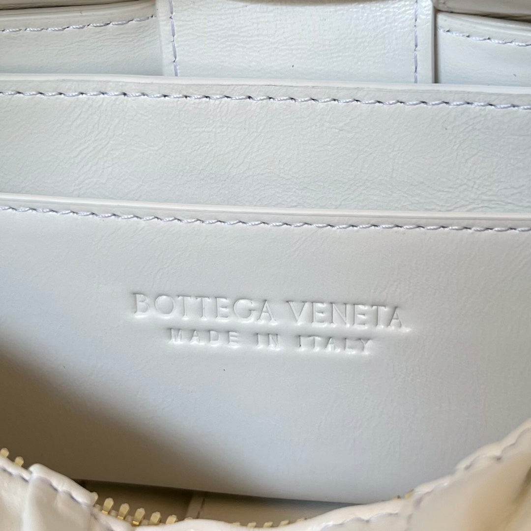 KLEINE ZIEGELKASSETTE 23 ZOLL WEISSES WEICHES LAMMLEDER