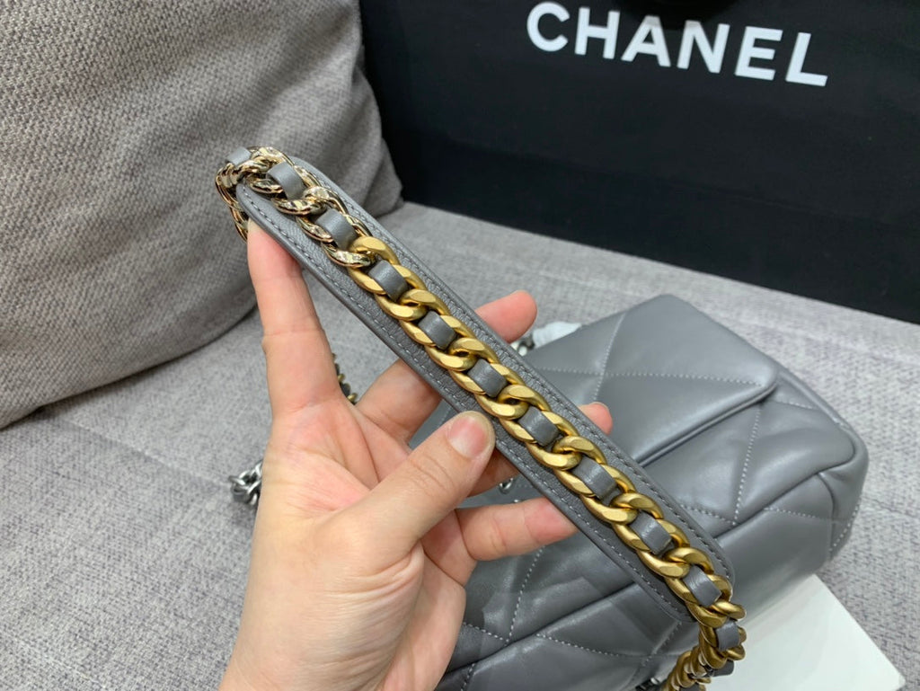 19 Klapptasche 26 Dunkelgraues Ziegenleder Silberne Beschläge