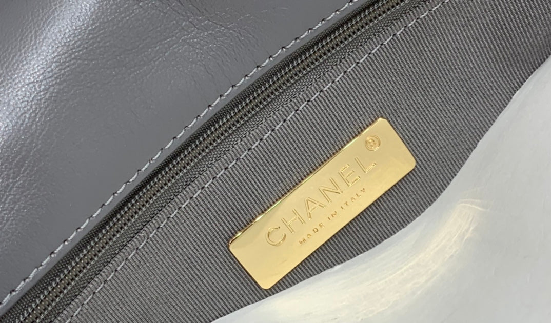 19 Klapptasche 26 Dunkelgraues Ziegenleder Silberne Beschläge