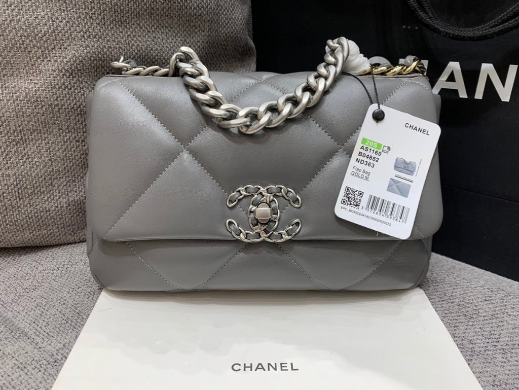 19 Klapptasche 26 Dunkelgraues Ziegenleder Silberne Beschläge