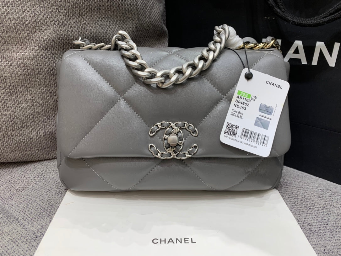 19 Klapptasche 26 Dunkelgraues Ziegenleder Silberne Beschläge