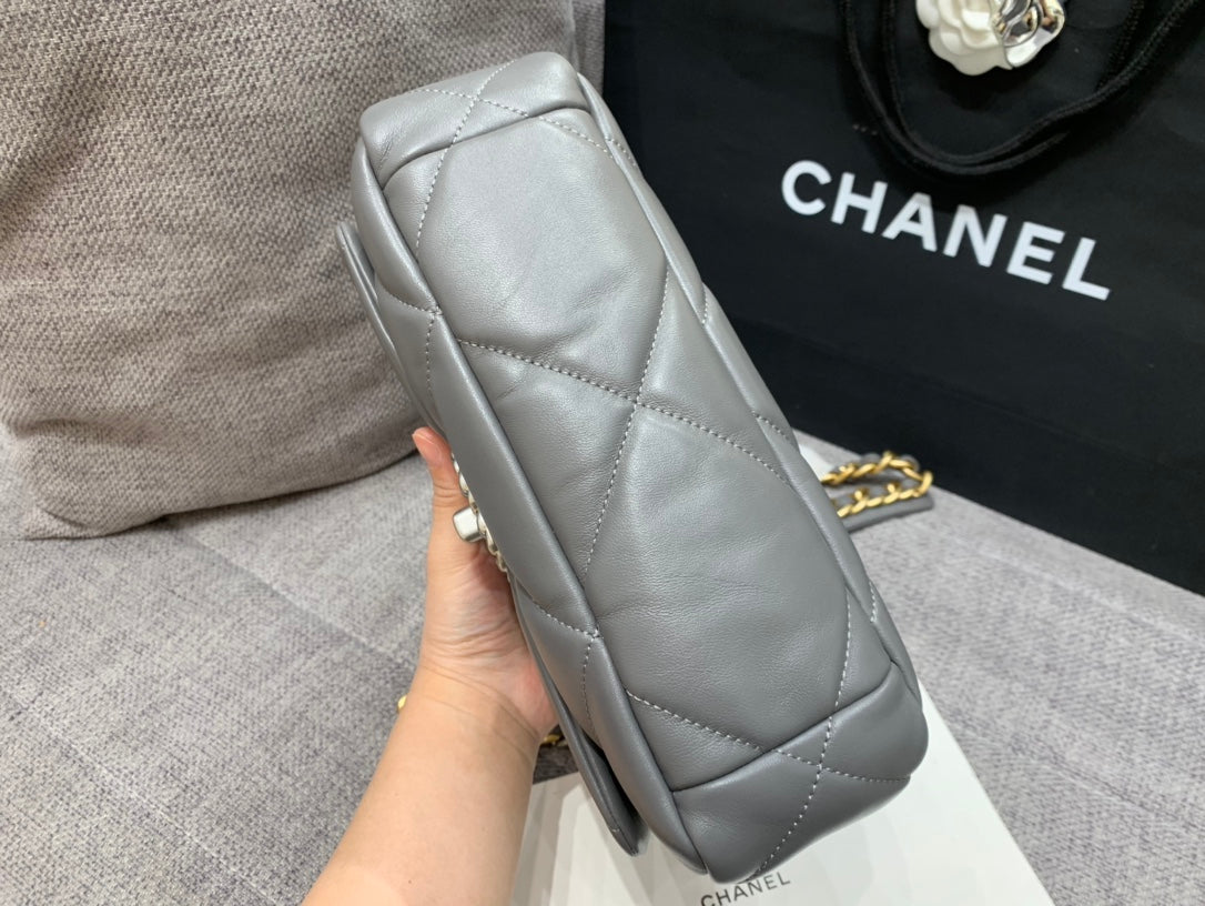 19 Klapptasche 26 Dunkelgraues Ziegenleder Silberne Beschläge