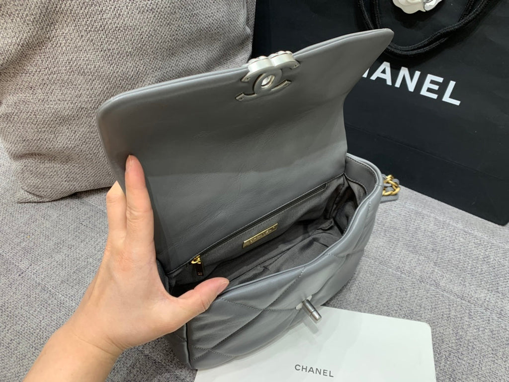 19 Klapptasche 26 Dunkelgraues Ziegenleder Silberne Beschläge