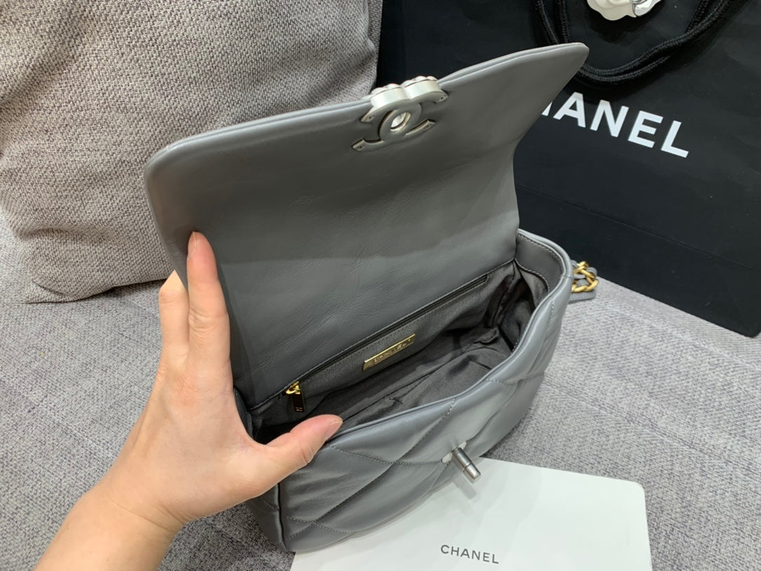 19 Klapptasche 26 Dunkelgraues Ziegenleder Silberne Beschläge