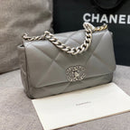 19 Klapptasche 26 Dunkelgraues Ziegenleder Silberne Beschläge