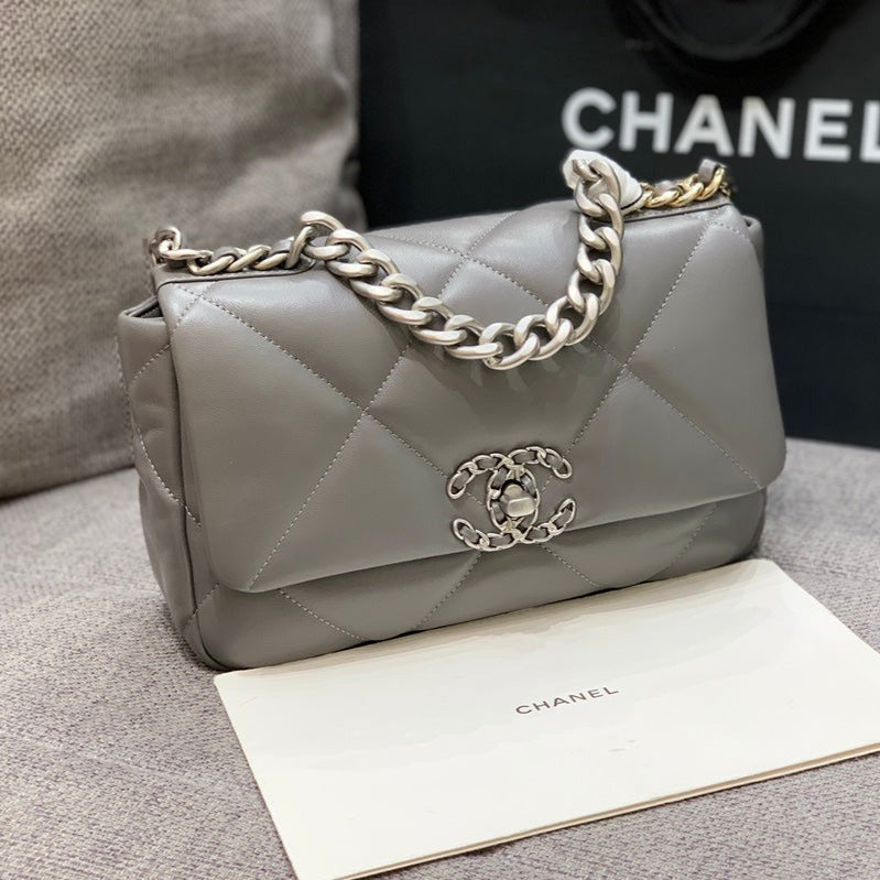 19 Klapptasche 26 Dunkelgraues Ziegenleder Silberne Beschläge