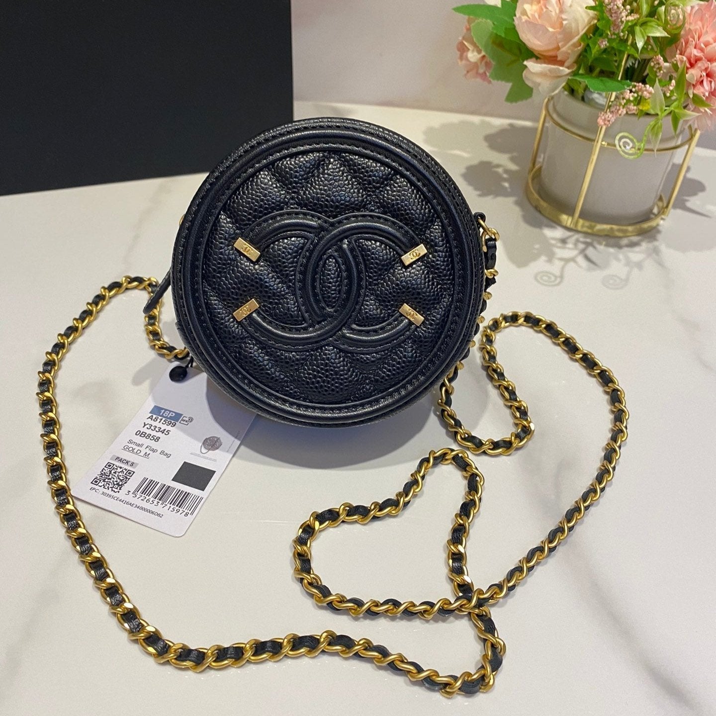 CC MINI 12 RUNDE KETTENTASCHE AUS SCHWARZEM KALBSLEDER MIT GOLDENEN BESCHLÄGEN