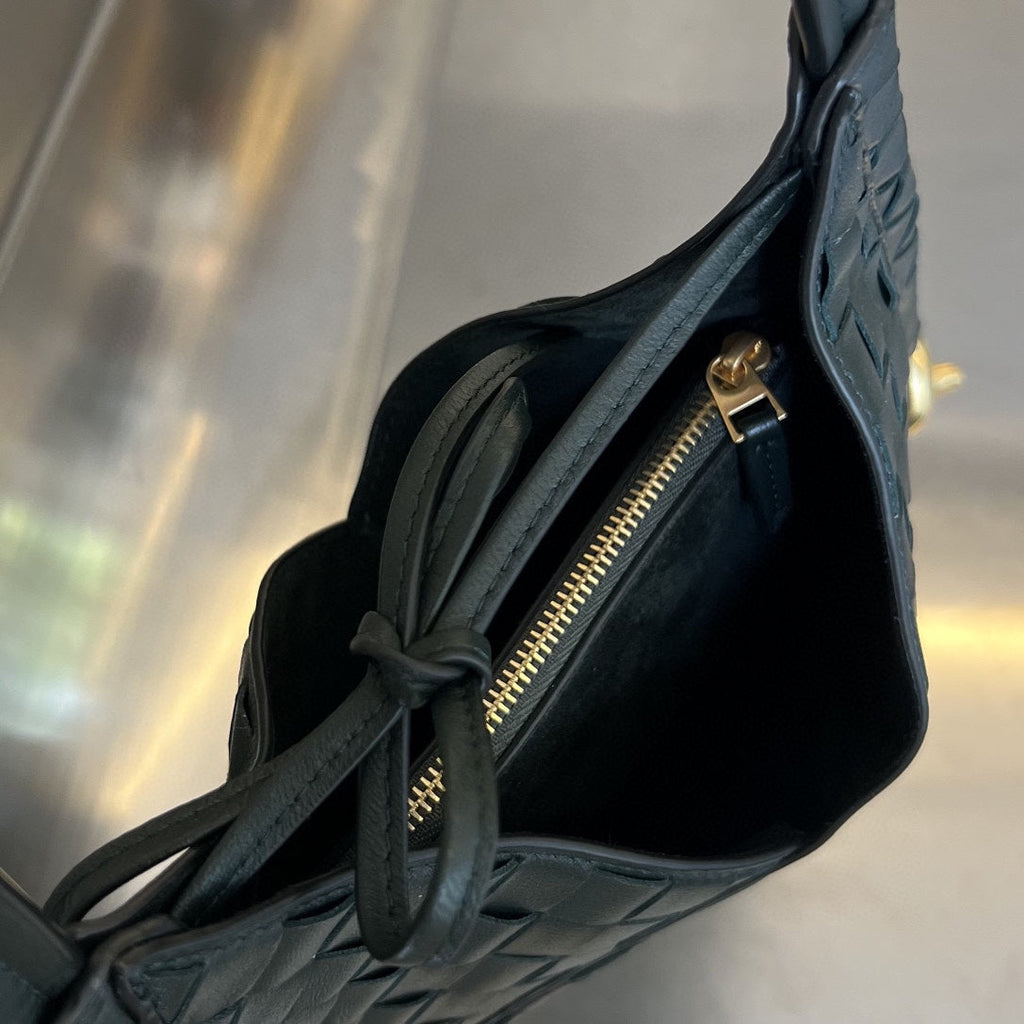 MINI SOLSTICE 30 SCHWARZES LAMMFELL