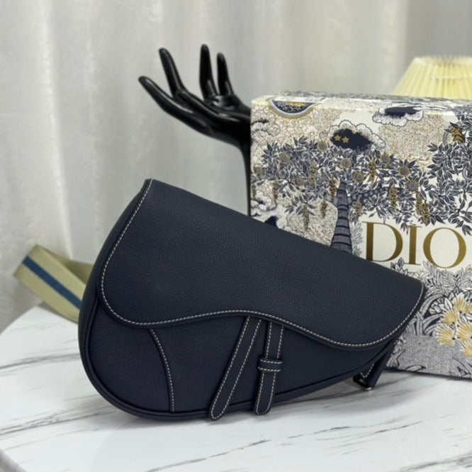 SATTEL 28 TASCHE IN SCHWARZEM LAMMLEDER