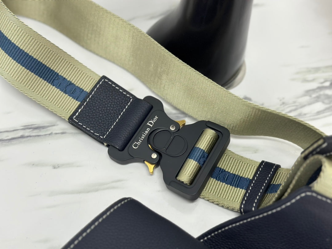 SATTEL 28 TASCHE IN SCHWARZEM LAMMLEDER