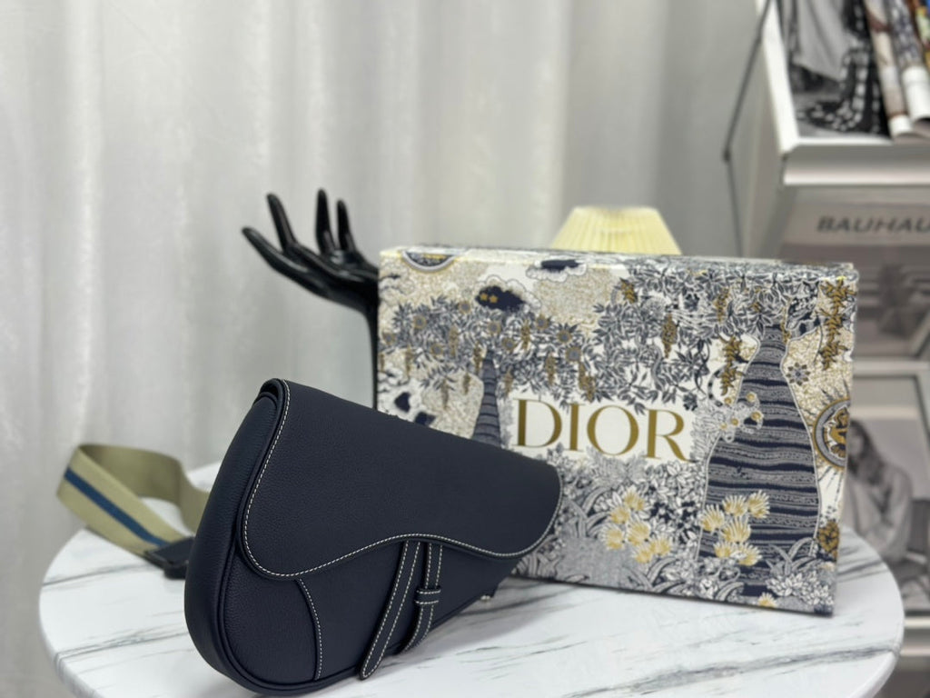 SATTEL 28 TASCHE IN SCHWARZEM LAMMLEDER