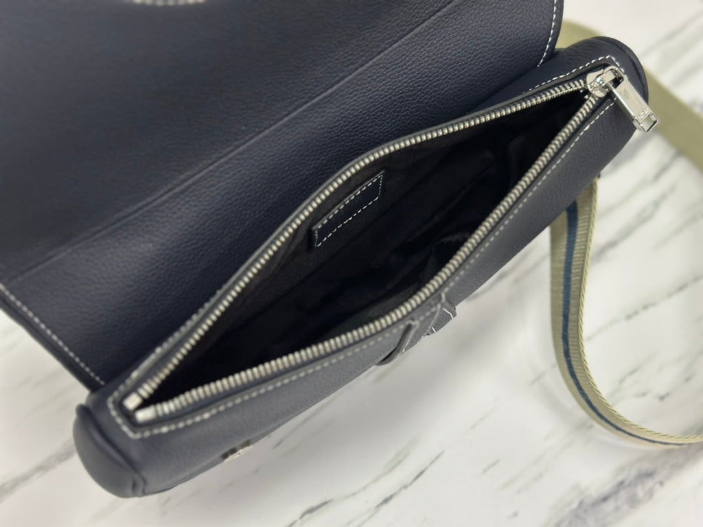 SATTEL 28 TASCHE IN SCHWARZEM LAMMLEDER