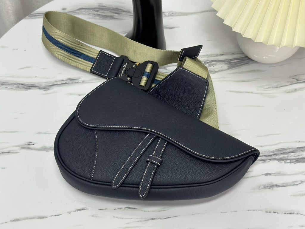 SATTEL 28 TASCHE IN SCHWARZEM LAMMLEDER