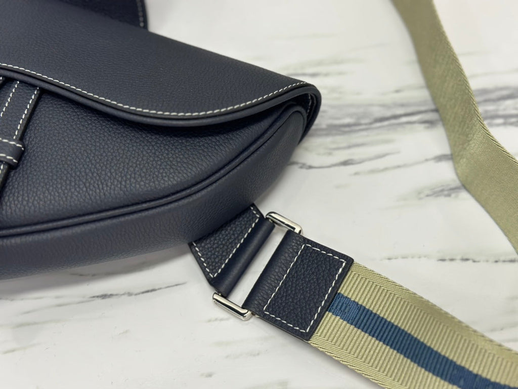 SATTEL 28 TASCHE IN SCHWARZEM LAMMLEDER